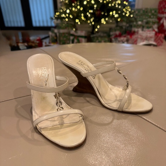 Salvatore Ferragamo White Leather Sculptural Wooden Heel Chain Sandals, Size 6 - Picture 5 of 8